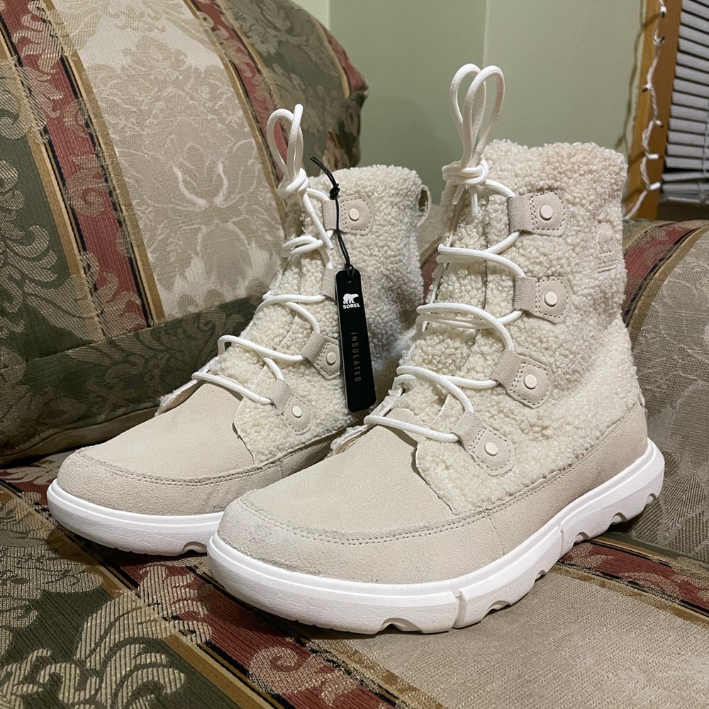 SOREL EXPLORER NEXT JOAN WOMEN. Size 11 Women 
N21-12